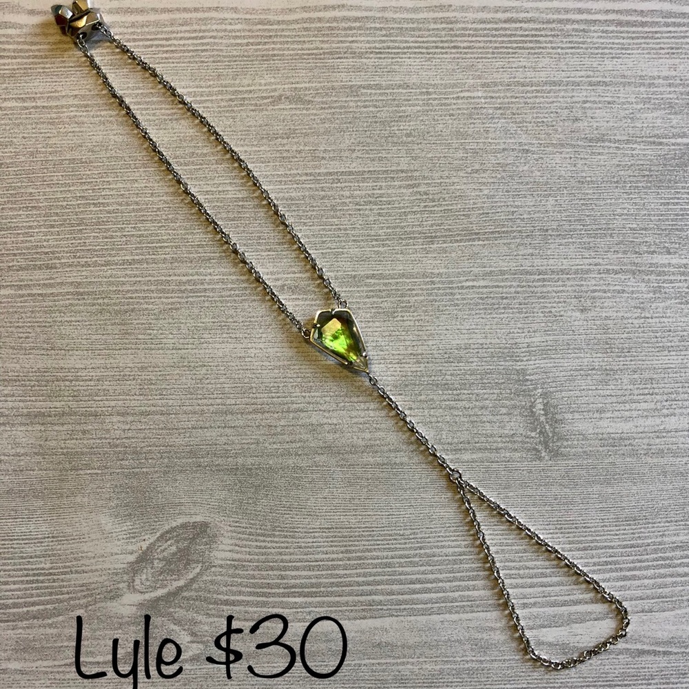 Kendra Scott Lyle hand chain.